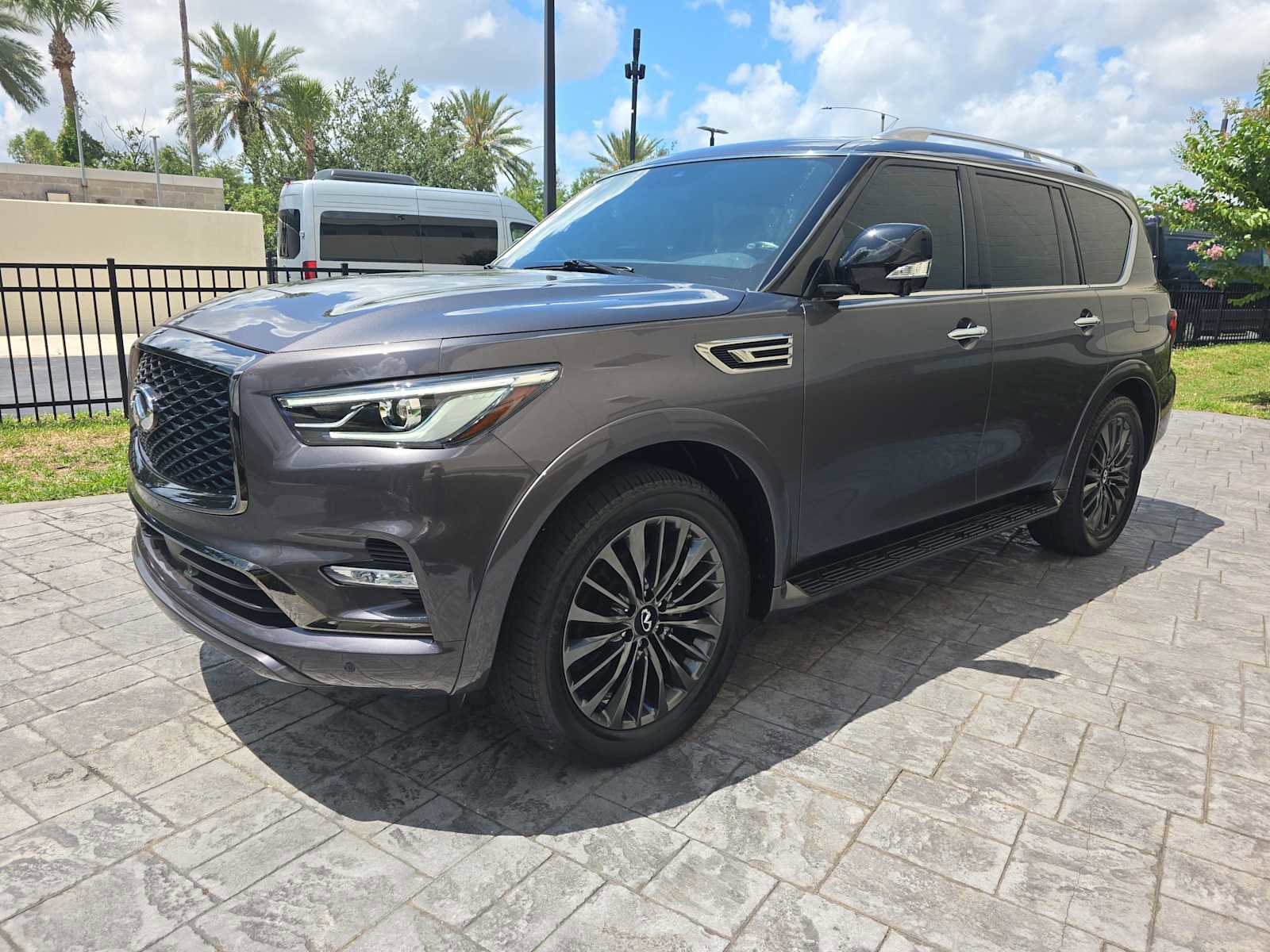 Certified 2024 INFINITI QX80 Sensory AWD/4WD image 9