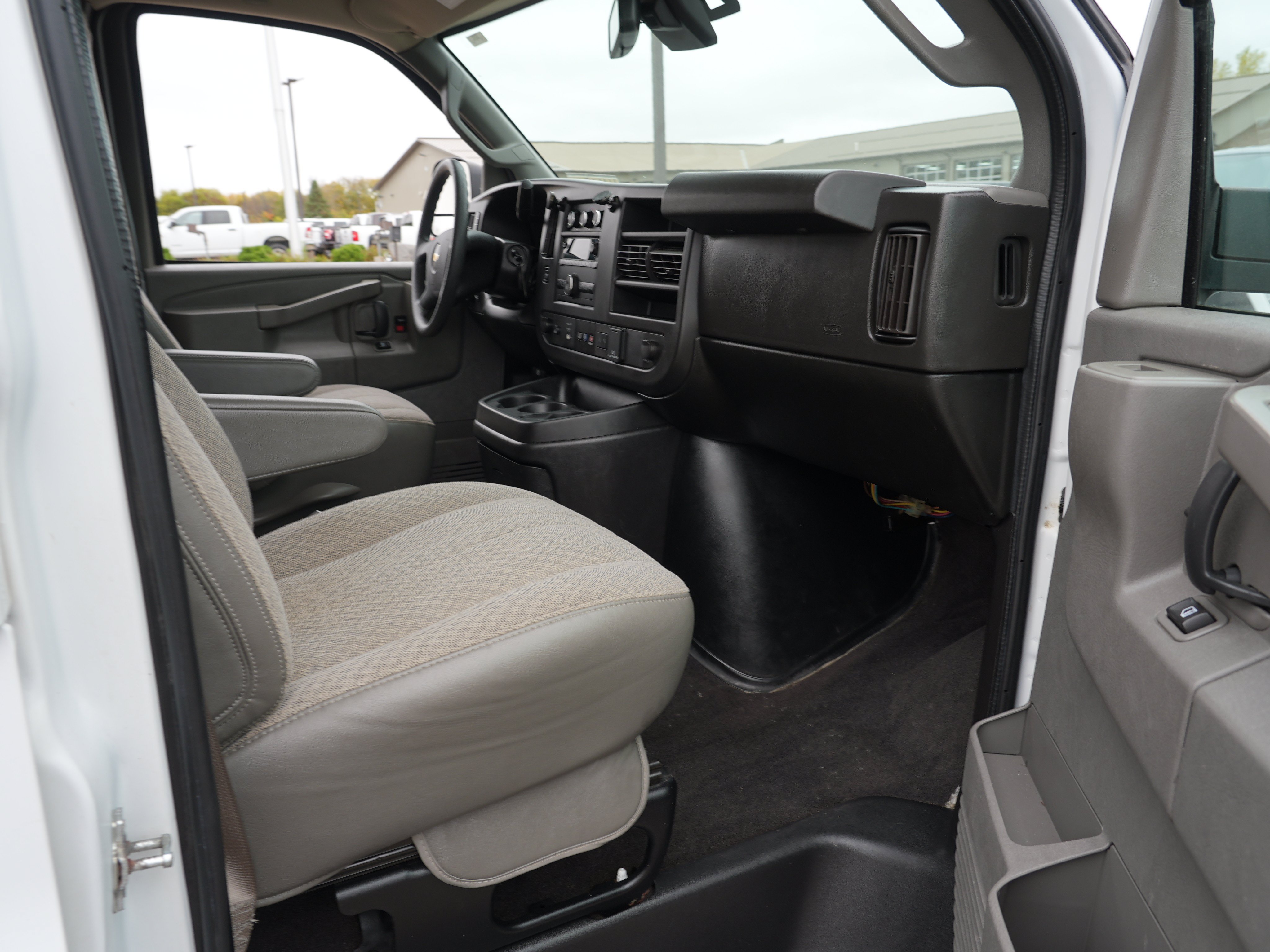 Used 2019 Chevrolet Express 3500 LT w/ LT Preferred Equipment Group RWD image 20