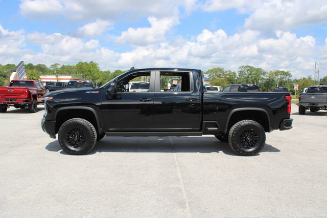 Used 2024 Chevrolet Silverado 2500 ZR2 w/ Technology Package image 6
