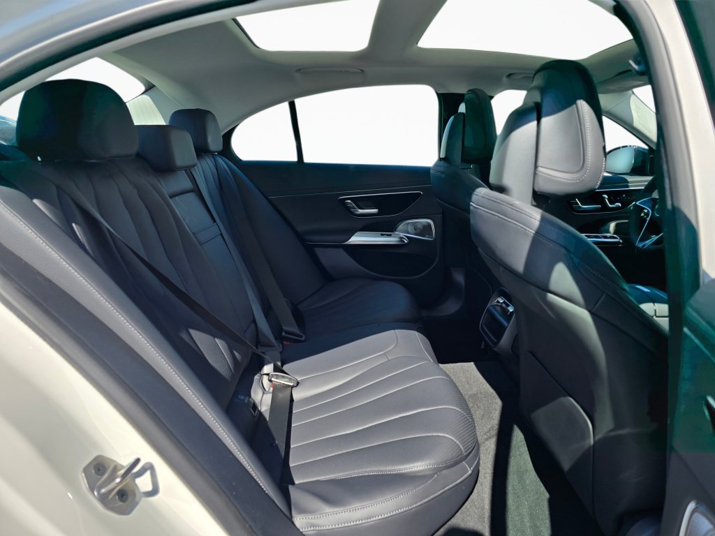 New 2026 Mercedes-Benz E 350 4MATIC Sedan image 21