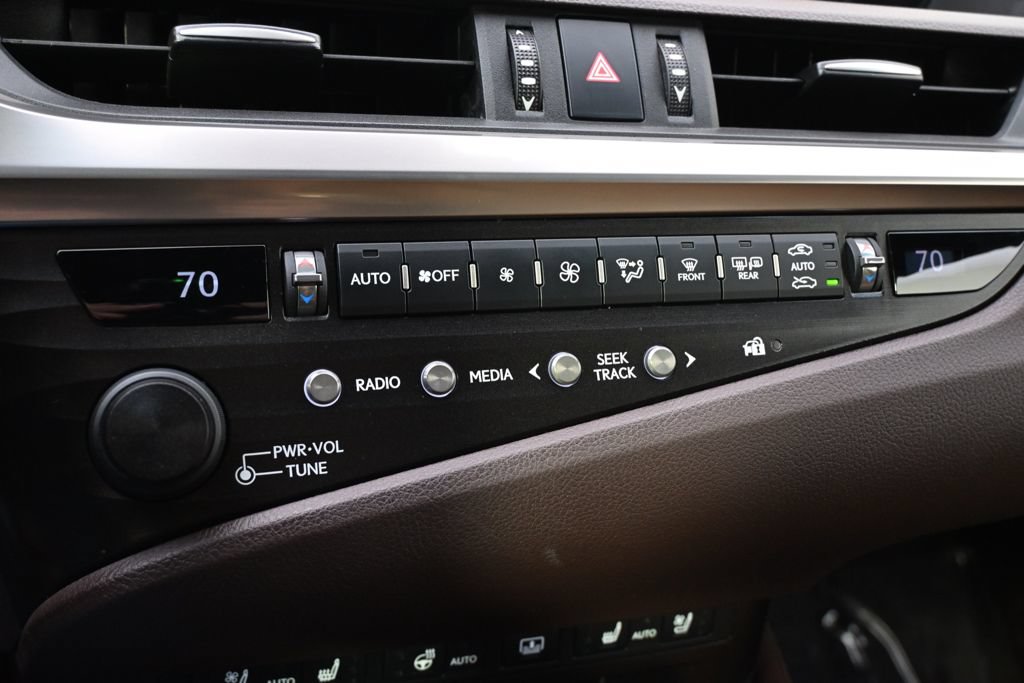 Used 2020 Lexus ES 350 Ultra Luxury w/ Accessory Package 2 FWD image 32