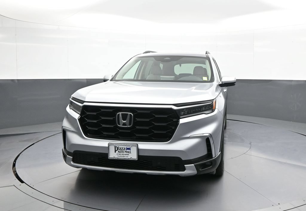 Certified 2023 Honda Pilot Touring image 9