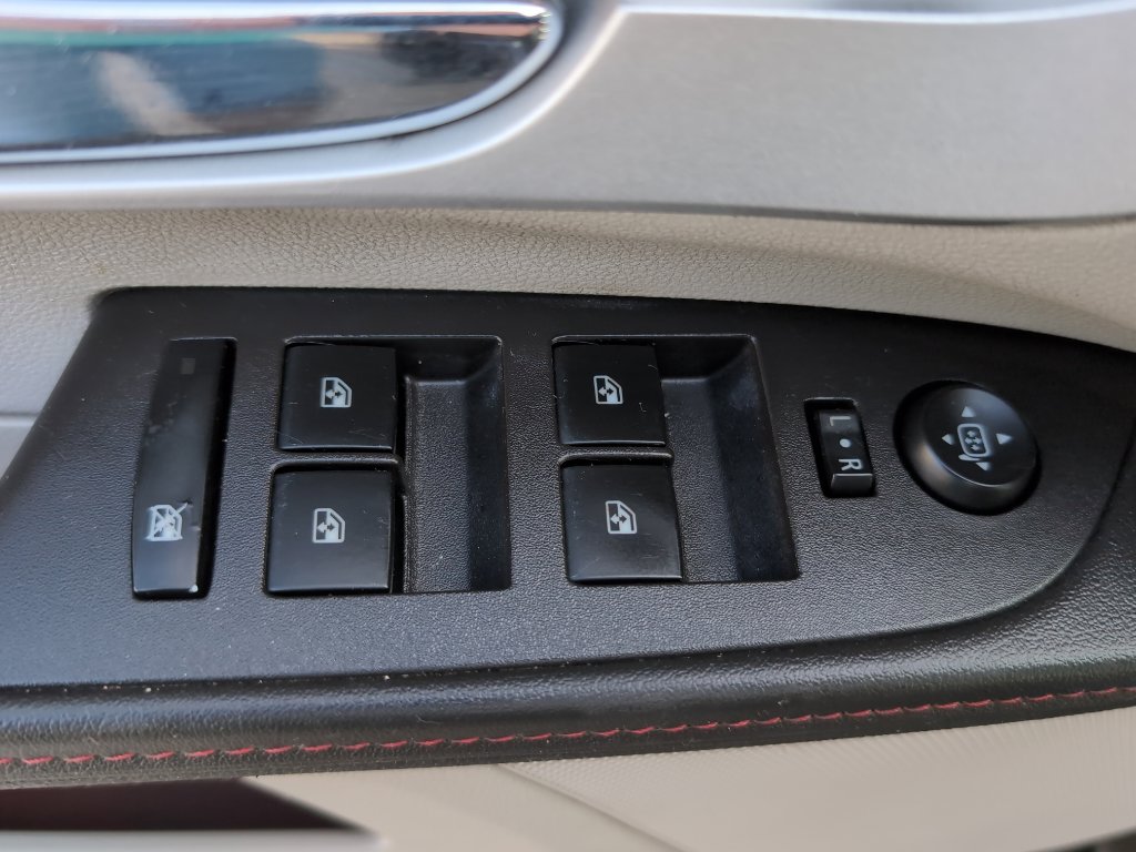 Used 2014 Chevrolet Equinox LTZ image 22