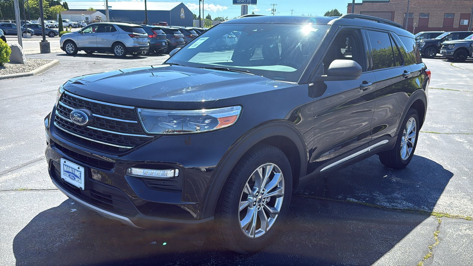 Used 2020 Ford Explorer XLT w/ Equipment Group 202A AWD/4WD image 3