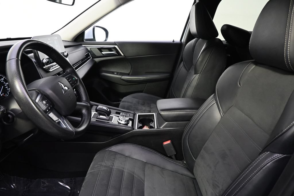 Used 2024 Mitsubishi Outlander SE AWD/4WD image 13