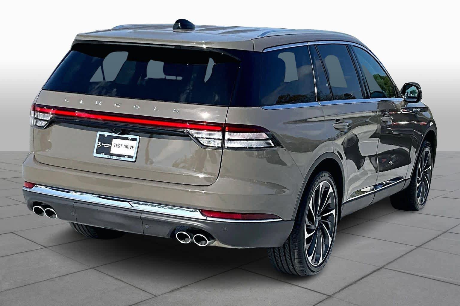Used 2025 Lincoln Aviator Reserve w/ Equipment Group 201A image 12