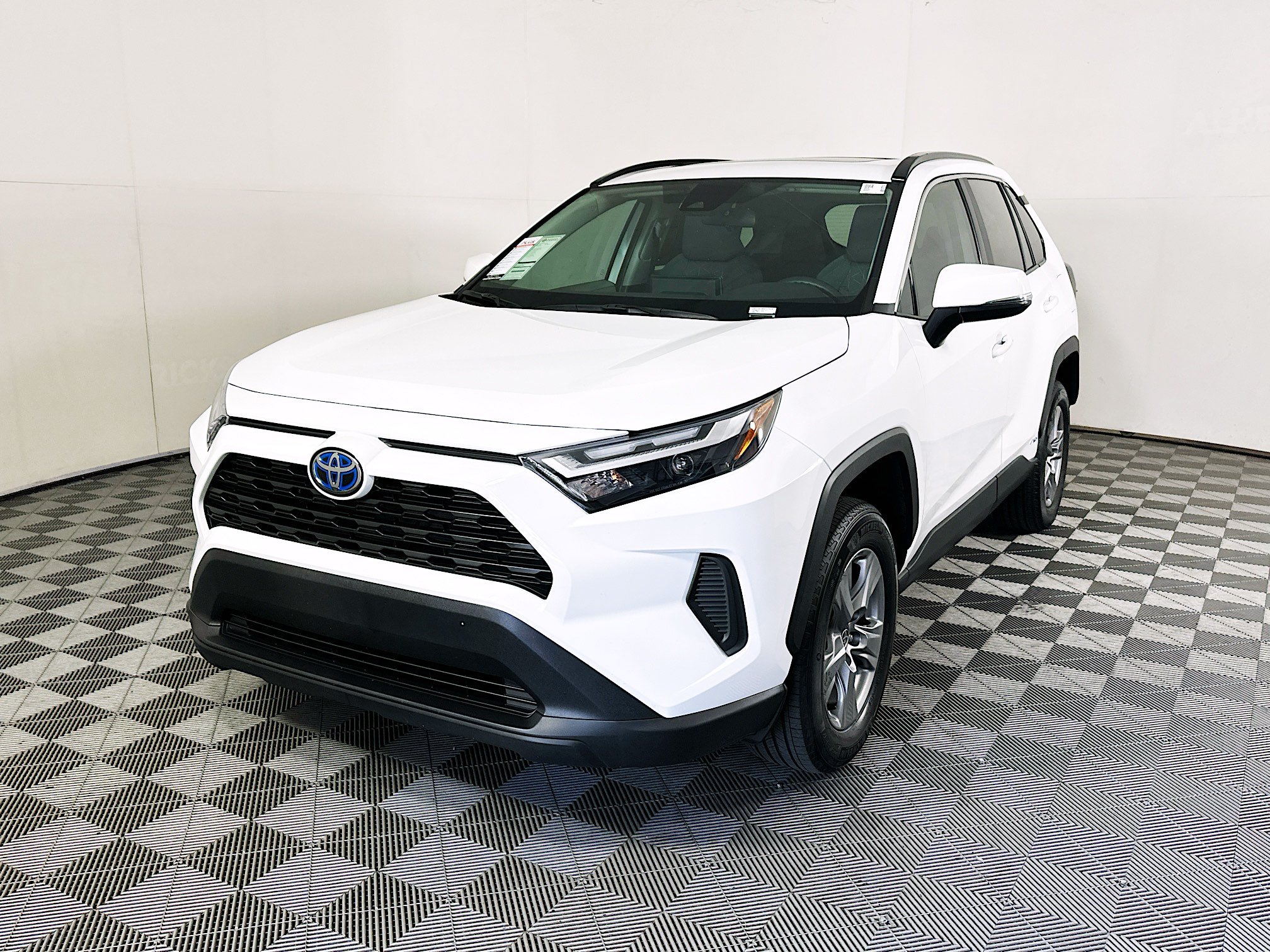 Used 2024 Toyota RAV4 XLE w/ Convenience Package AWD/4WD image 7
