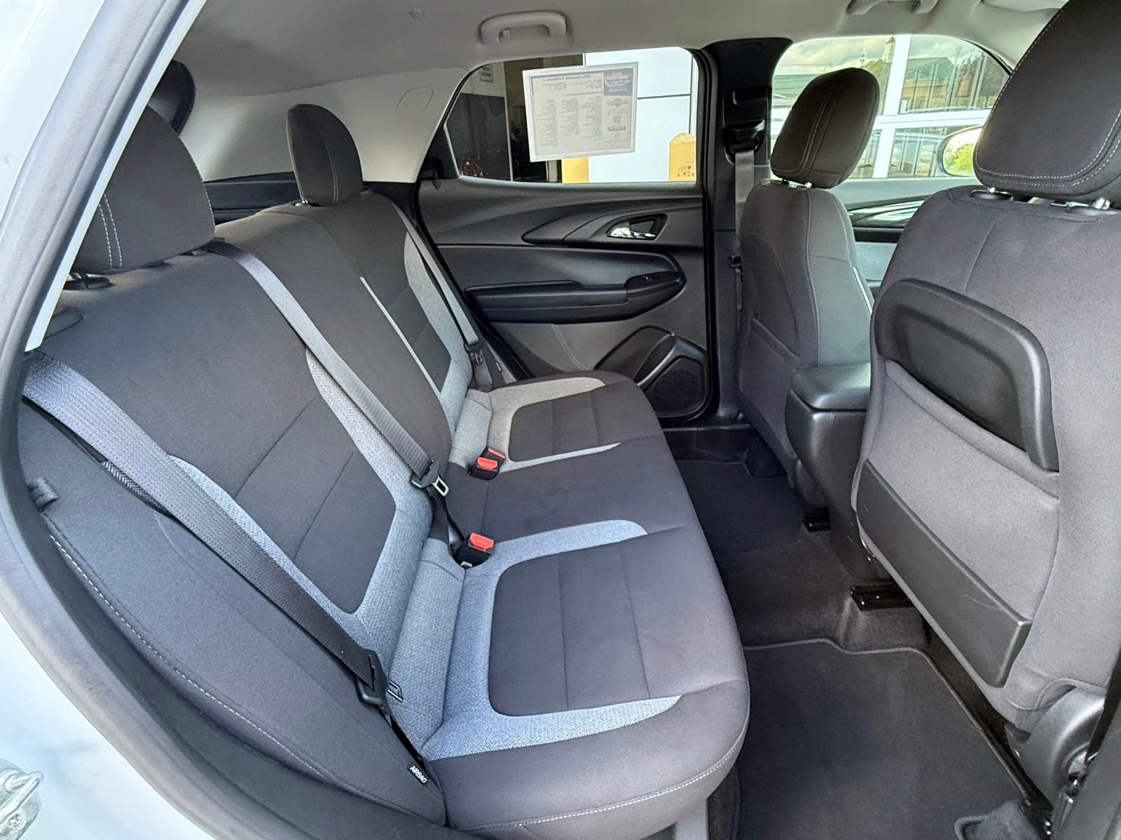 Used 2025 Chevrolet TrailBlazer LT AWD/4WD image 3