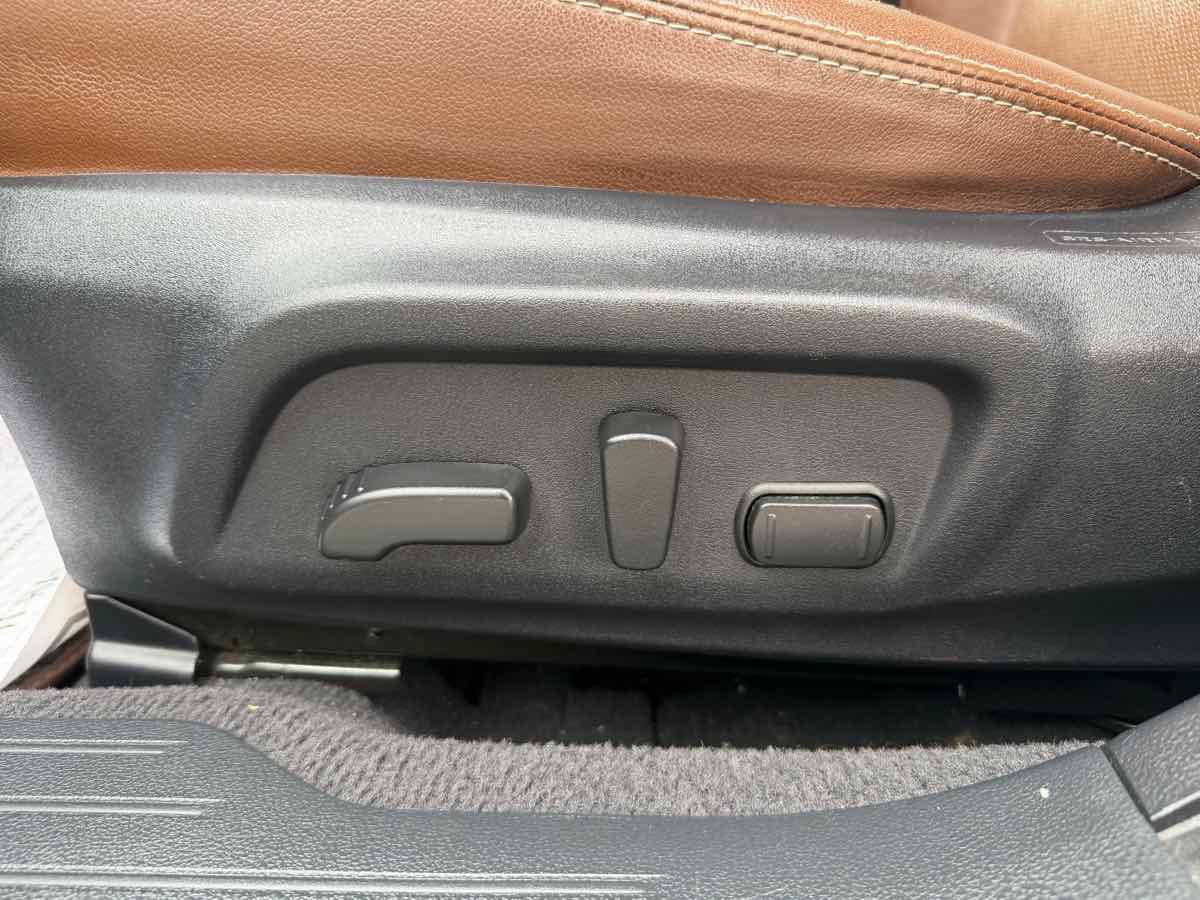 Used 2017 Subaru Outback 2.5i Touring AWD/4WD image 27