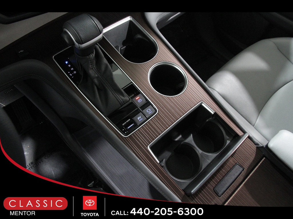 Certified 2024 Toyota Sienna XLE FWD image 16