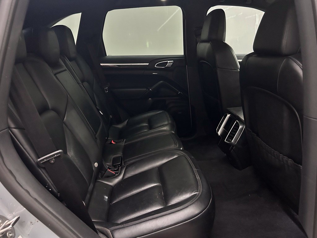 Used 2018 Porsche Cayenne Platinum Edition AWD/4WD image 15