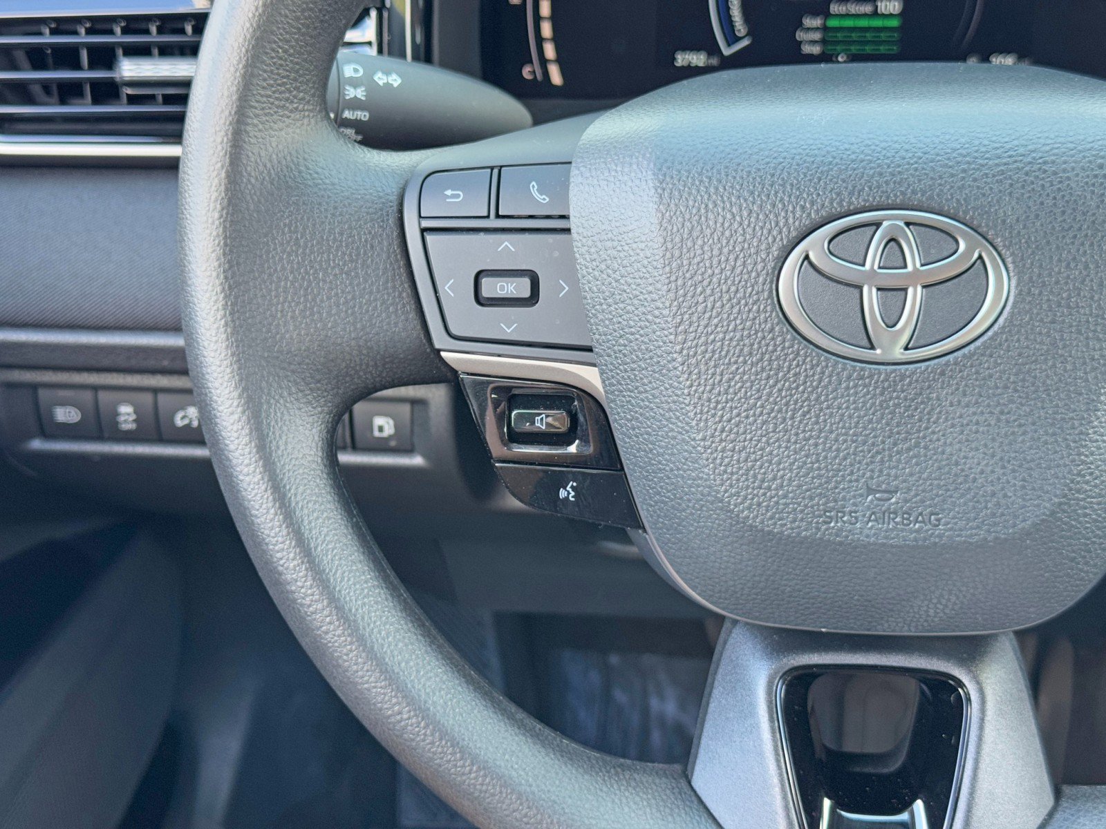 Used 2025 Toyota Camry LE w/ Convenience Package image 18