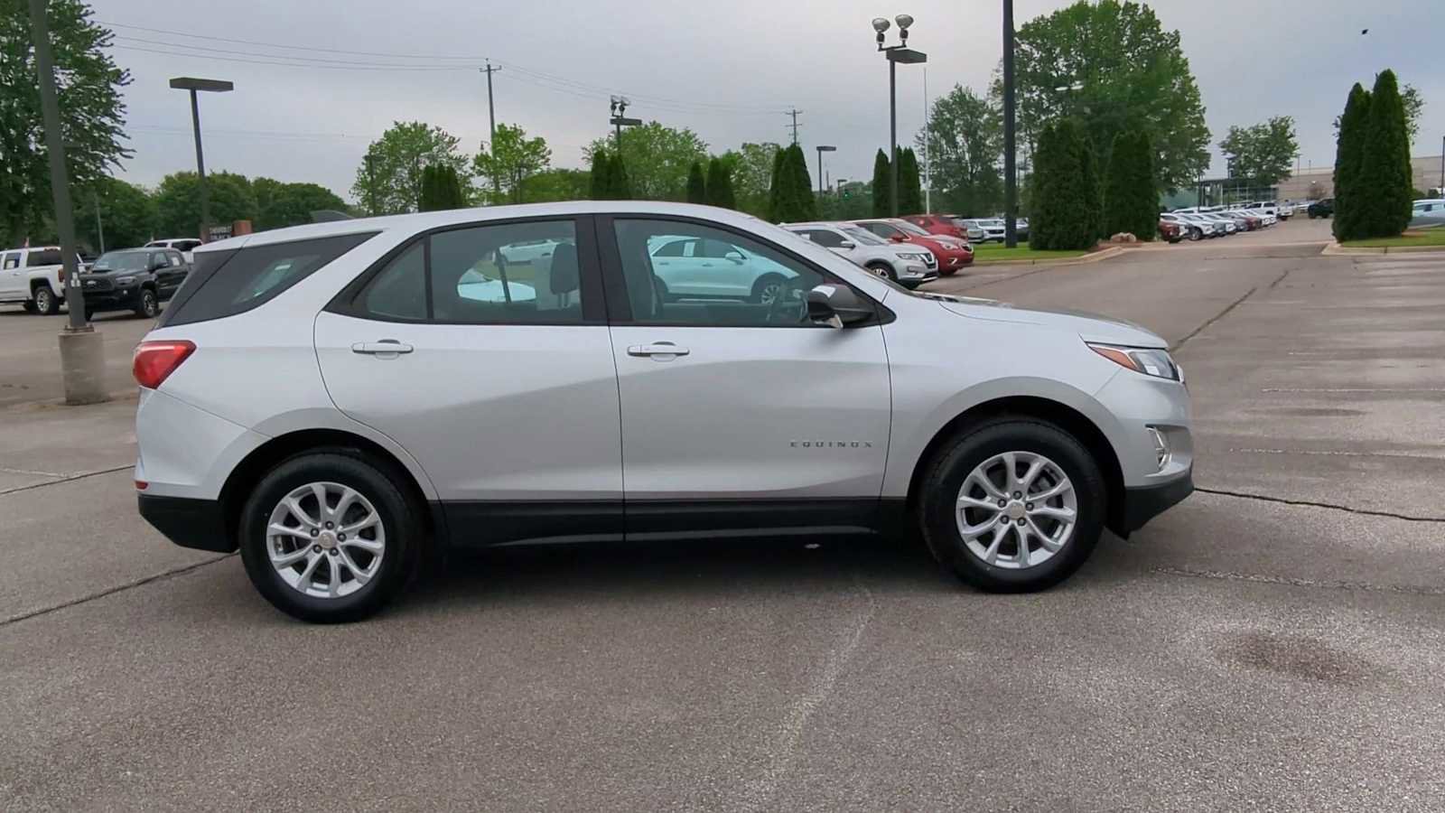 Used 2020 Chevrolet Equinox LS image 9