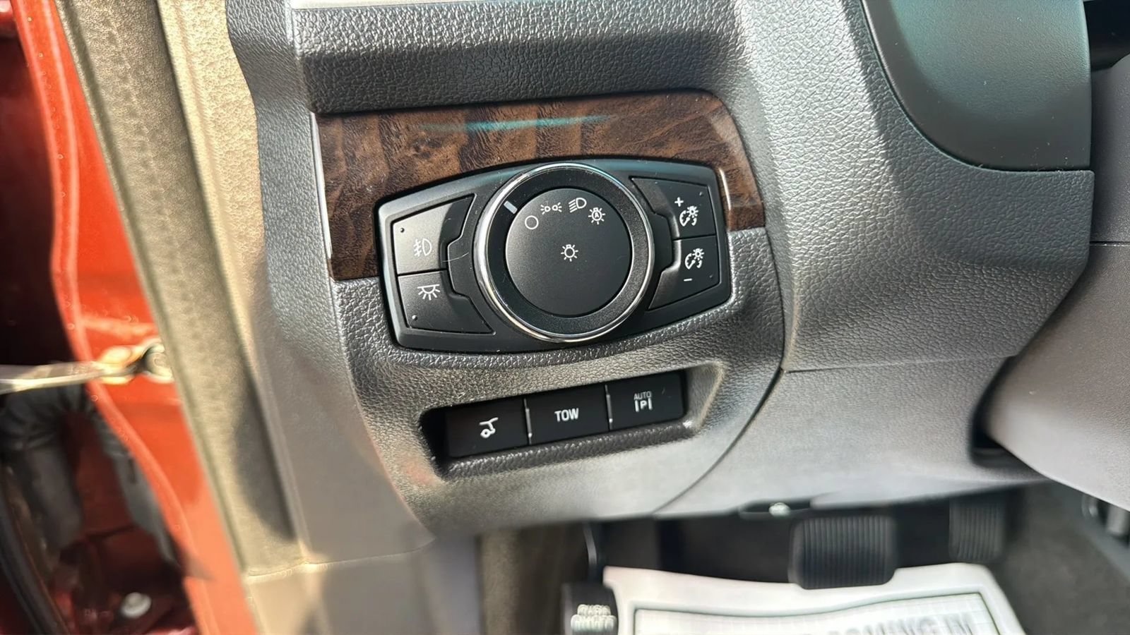Used 2015 Ford Explorer Limited w/ Equipment Group 302A AWD/4WD image 21