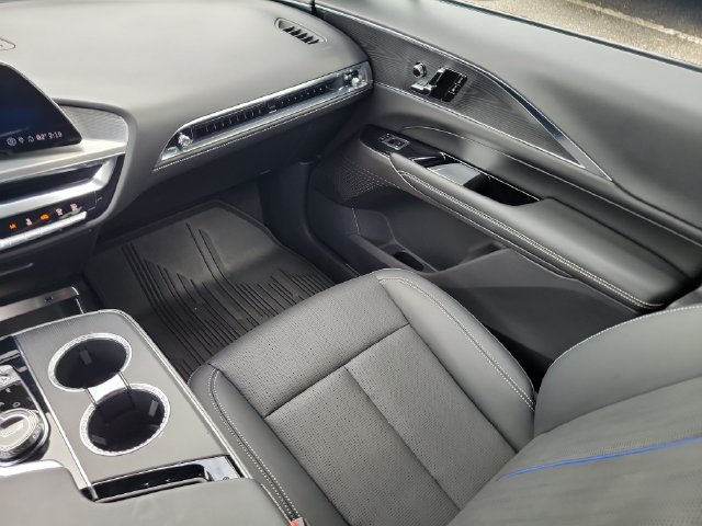 Certified 2024 Cadillac Lyriq Luxury AWD/4WD image 16