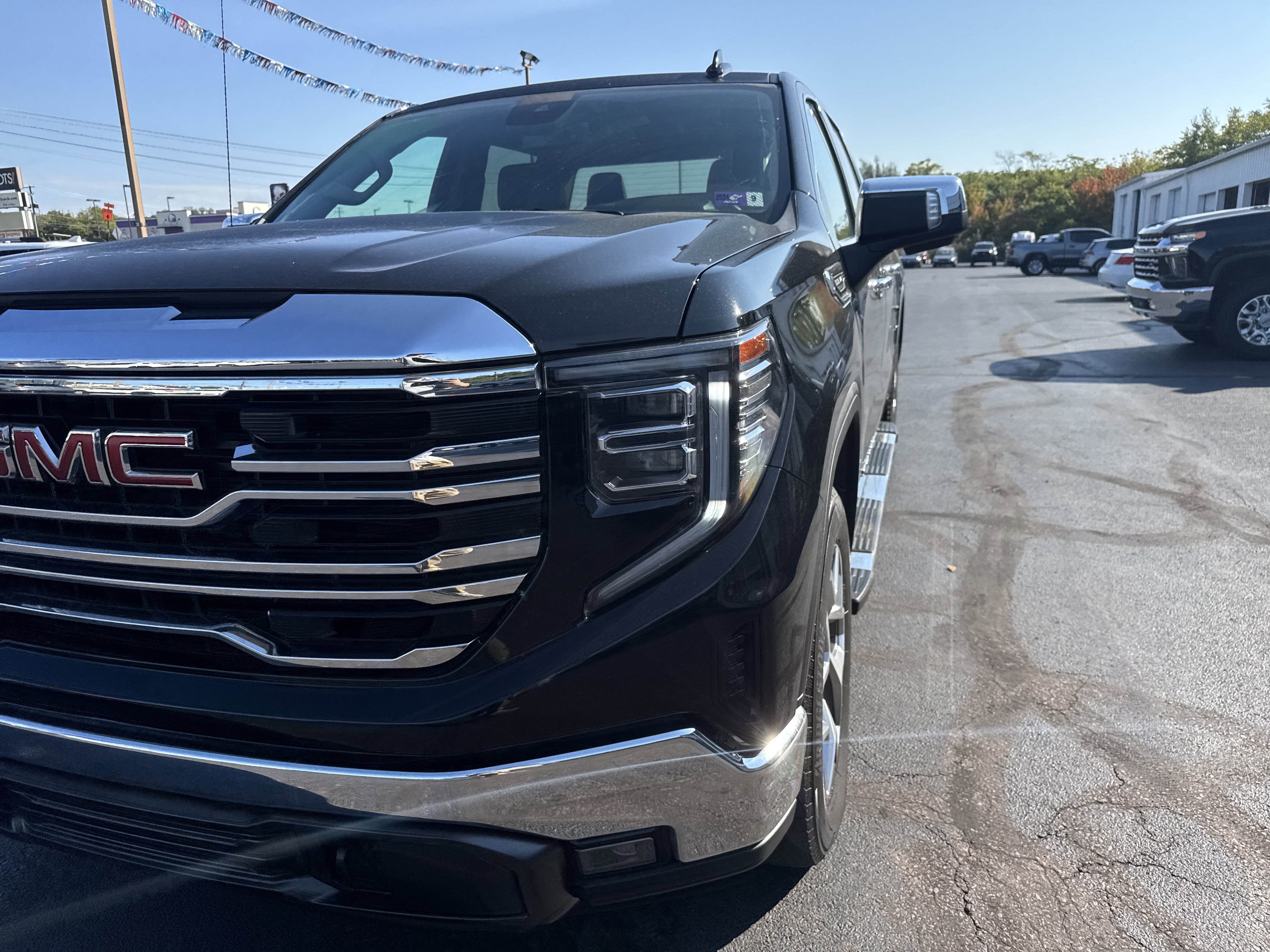 Used 2022 GMC Sierra 1500 SLT w/ SLT Premium Package image 10