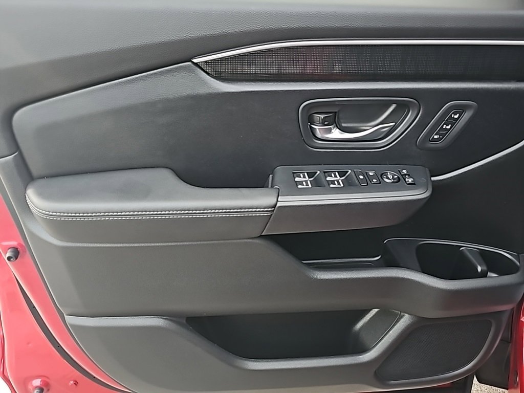 Used 2025 Honda Pilot Elite image 12