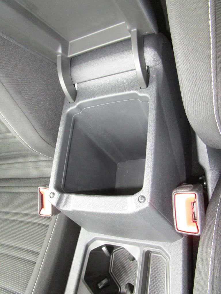 Used 2024 Volkswagen Tiguan S image 33