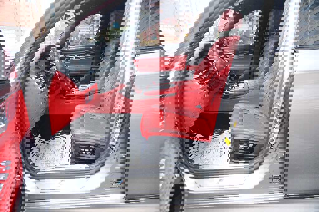 Used 2021 BMW 750i xDrive w/ Executive Package image 17