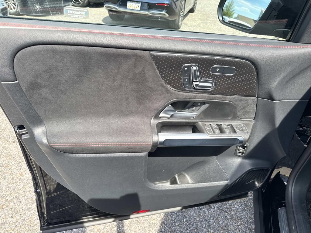 Used 2025 Mercedes-Benz GLB 250 image 19
