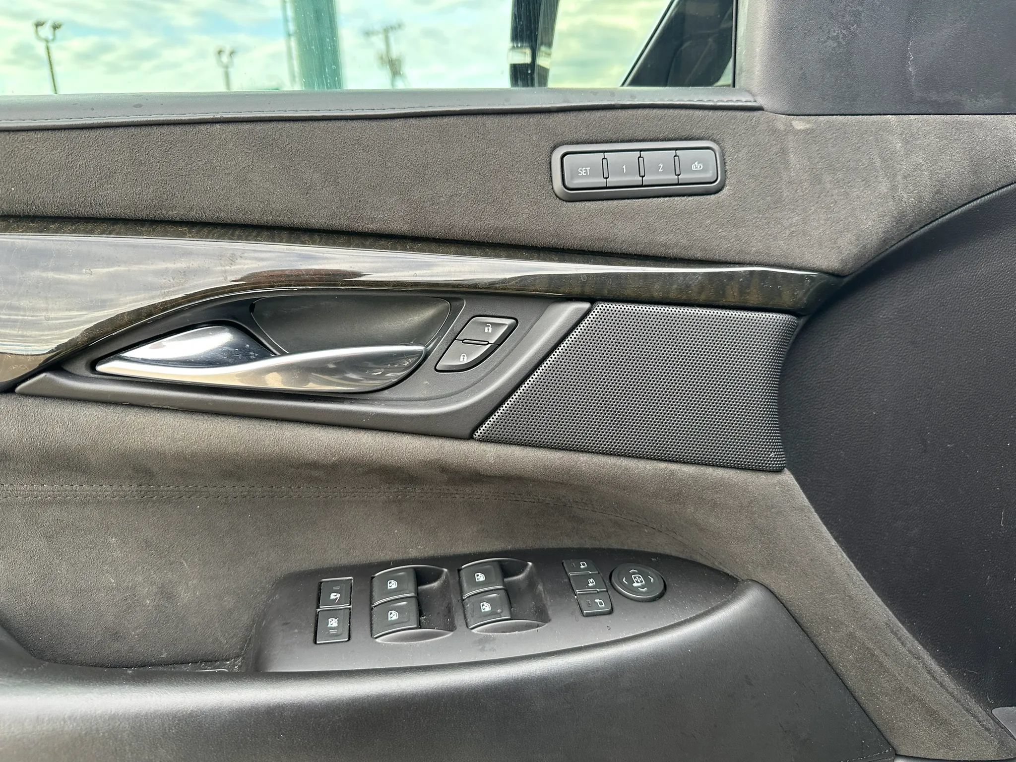 Used 2019 Cadillac Escalade ESV Platinum AWD/4WD image 14