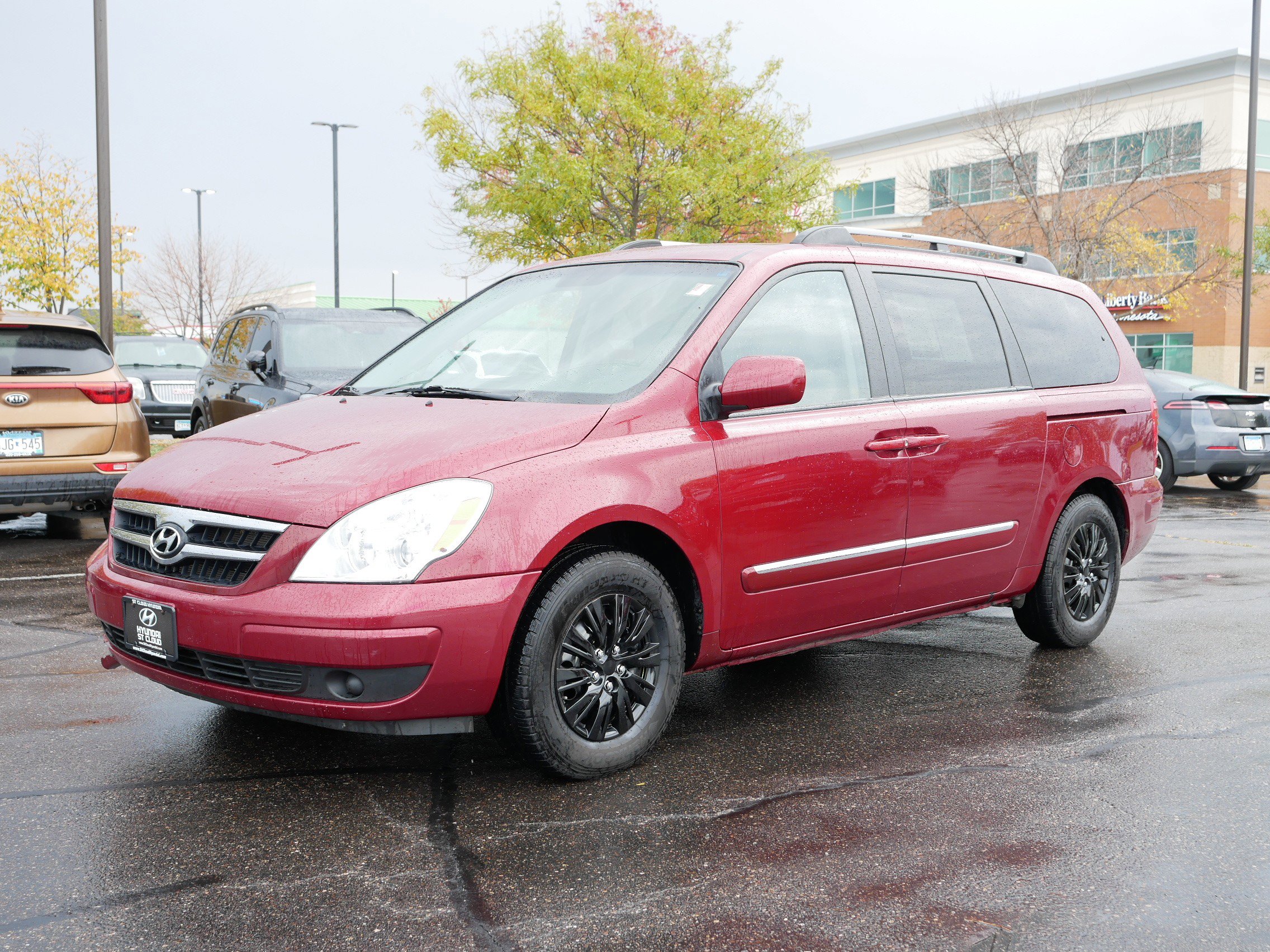 Used 2008 Hyundai Entourage image 1