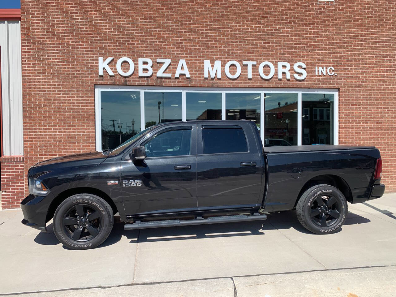 Used 2017 RAM 1500 Sport image 3