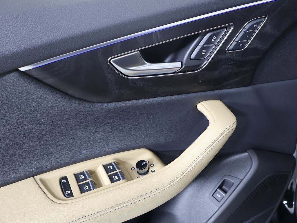 Used 2024 Audi Q8 Premium Plus w/ Premium Plus Package image 20