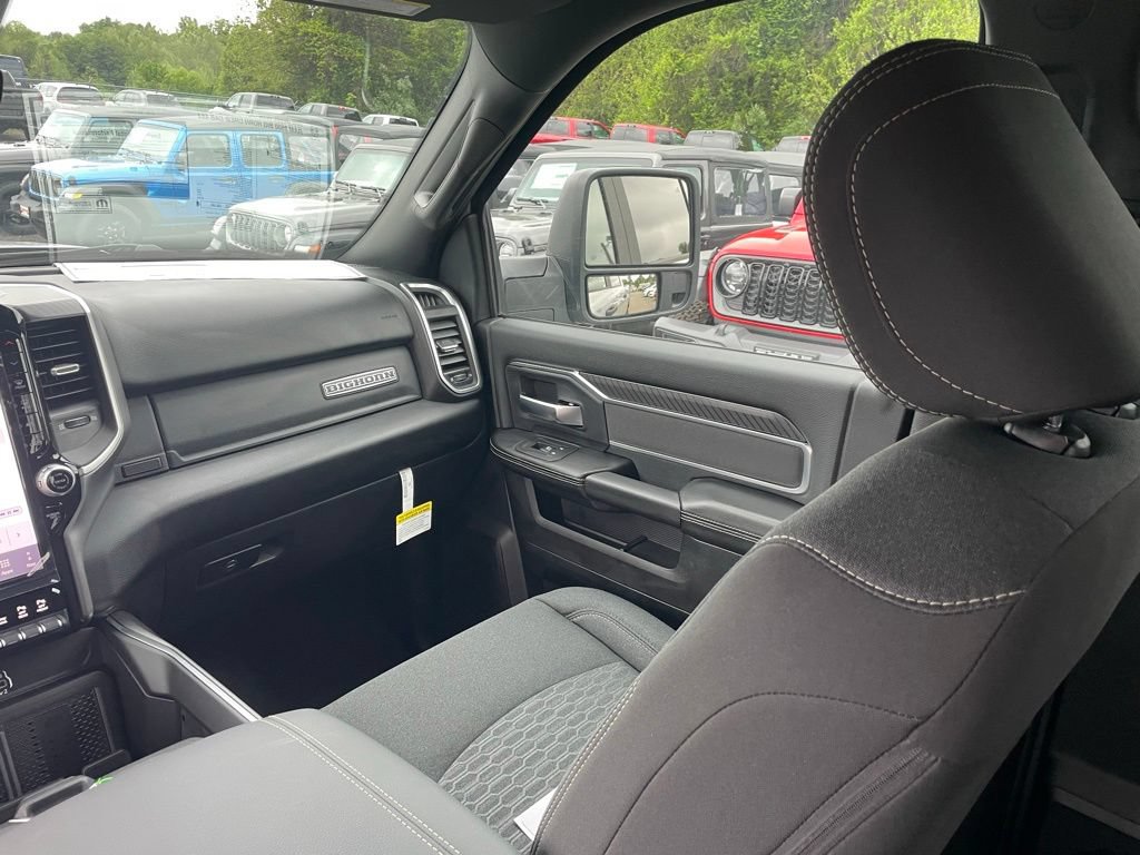 New 2026 RAM 2500 Big Horn AWD/4WD image 22