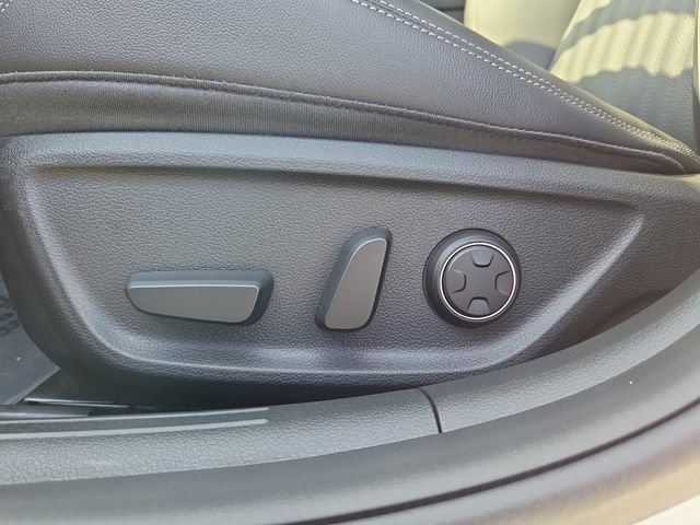 Used 2026 Genesis G70 2.5T Prestige image 12