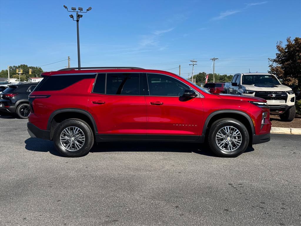 Used 2027 Chevrolet Traverse LT FWD image 2