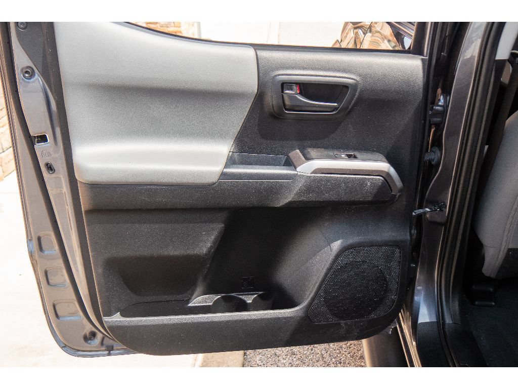 Used 2021 Toyota Tacoma SR5 AWD/4WD image 17