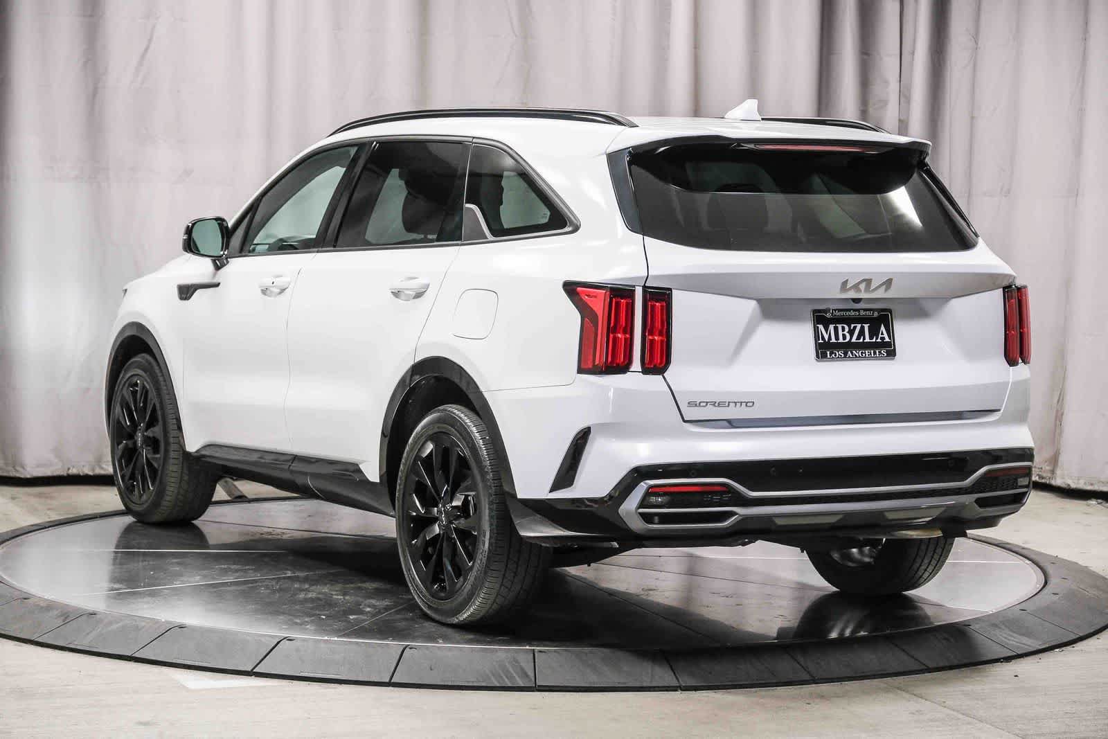 Used 2023 Kia Sorento SX FWD image 2