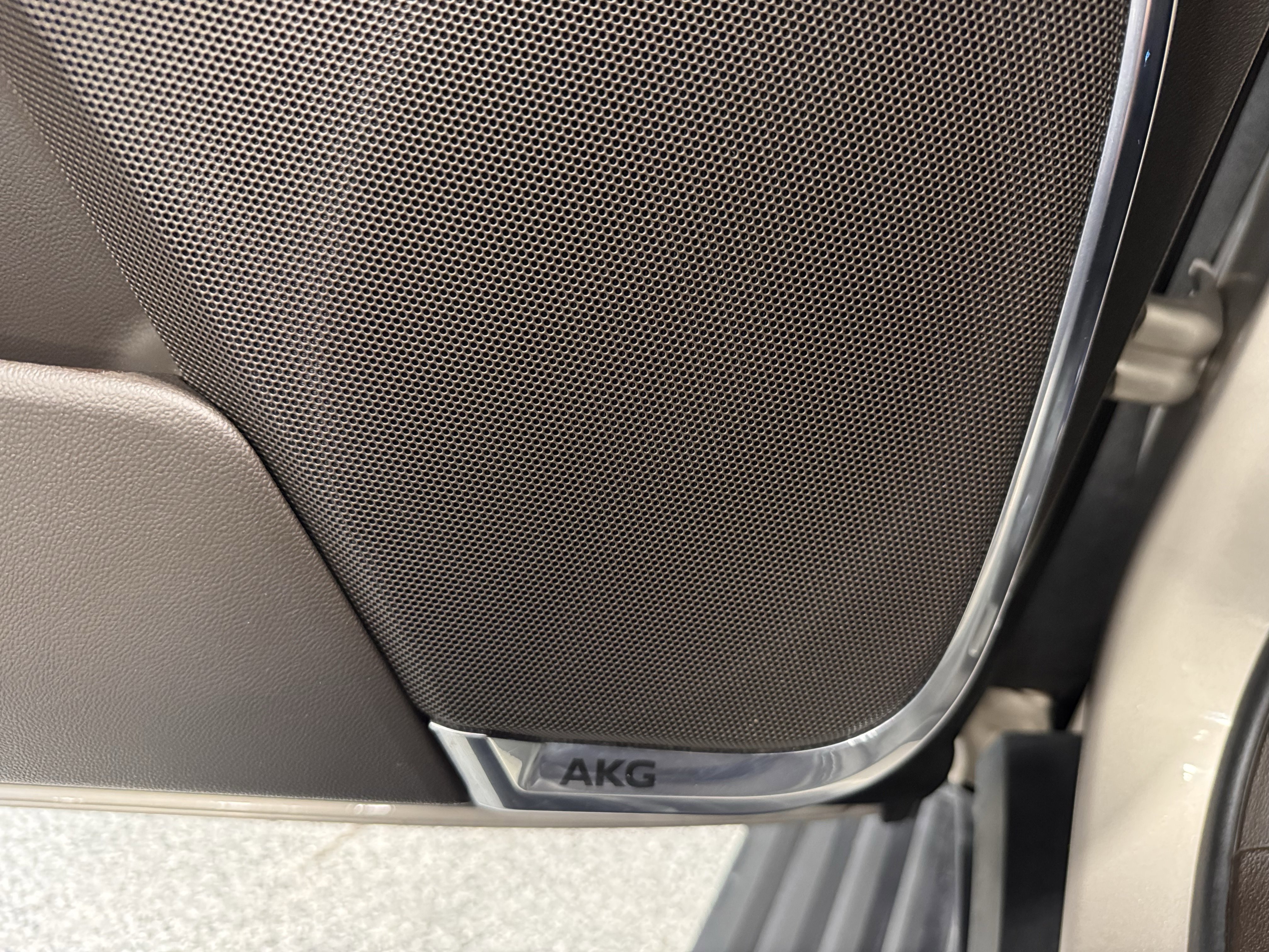 Used 2021 Cadillac Escalade ESV Premium Luxury w/ Driver Assist Tech Package image 27