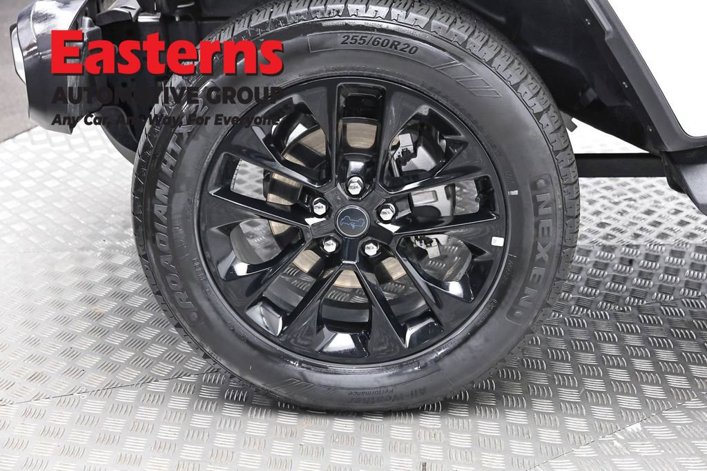 Used 2025 Jeep Wrangler Unlimited Sahara AWD/4WD image 29