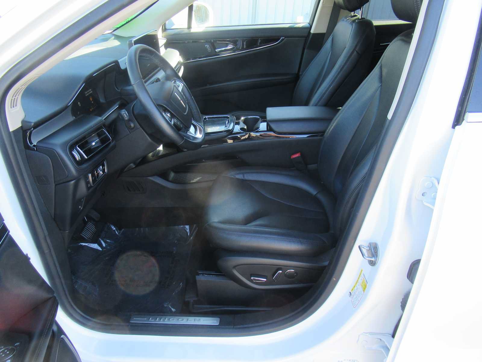 Used 2023 Lincoln Nautilus FWD image 10