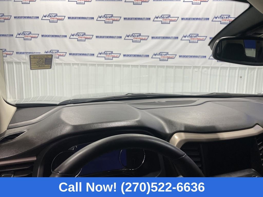 Used 2023 GMC Acadia Denali image 2