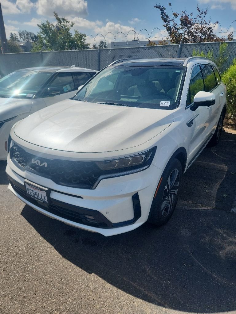 Certified 2023 Kia Sorento SX Prestige w/ Panoramic Sunroof Package AWD/4WD image 3