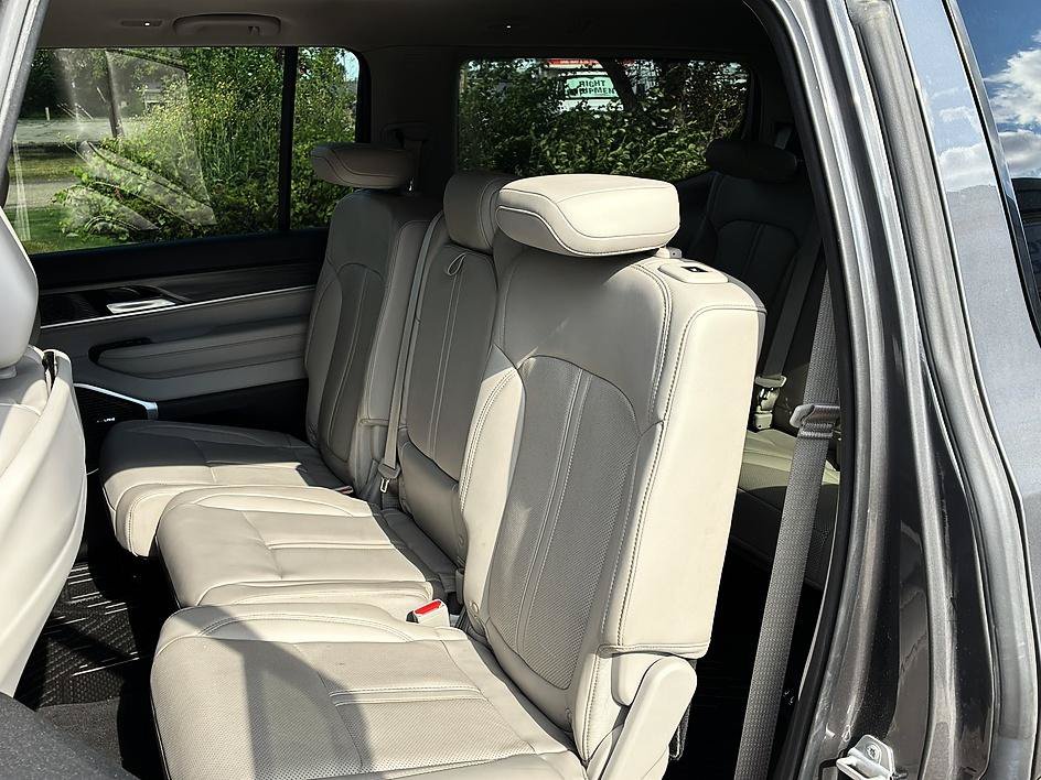 Used 2023 Jeep Wagoneer Series III w/ Preferred Equipment Group RWD image 30