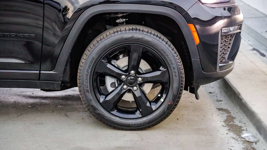 New 2026 Jeep Grand Cherokee Limited w/ Limited Altitude Package AWD/4WD image 11