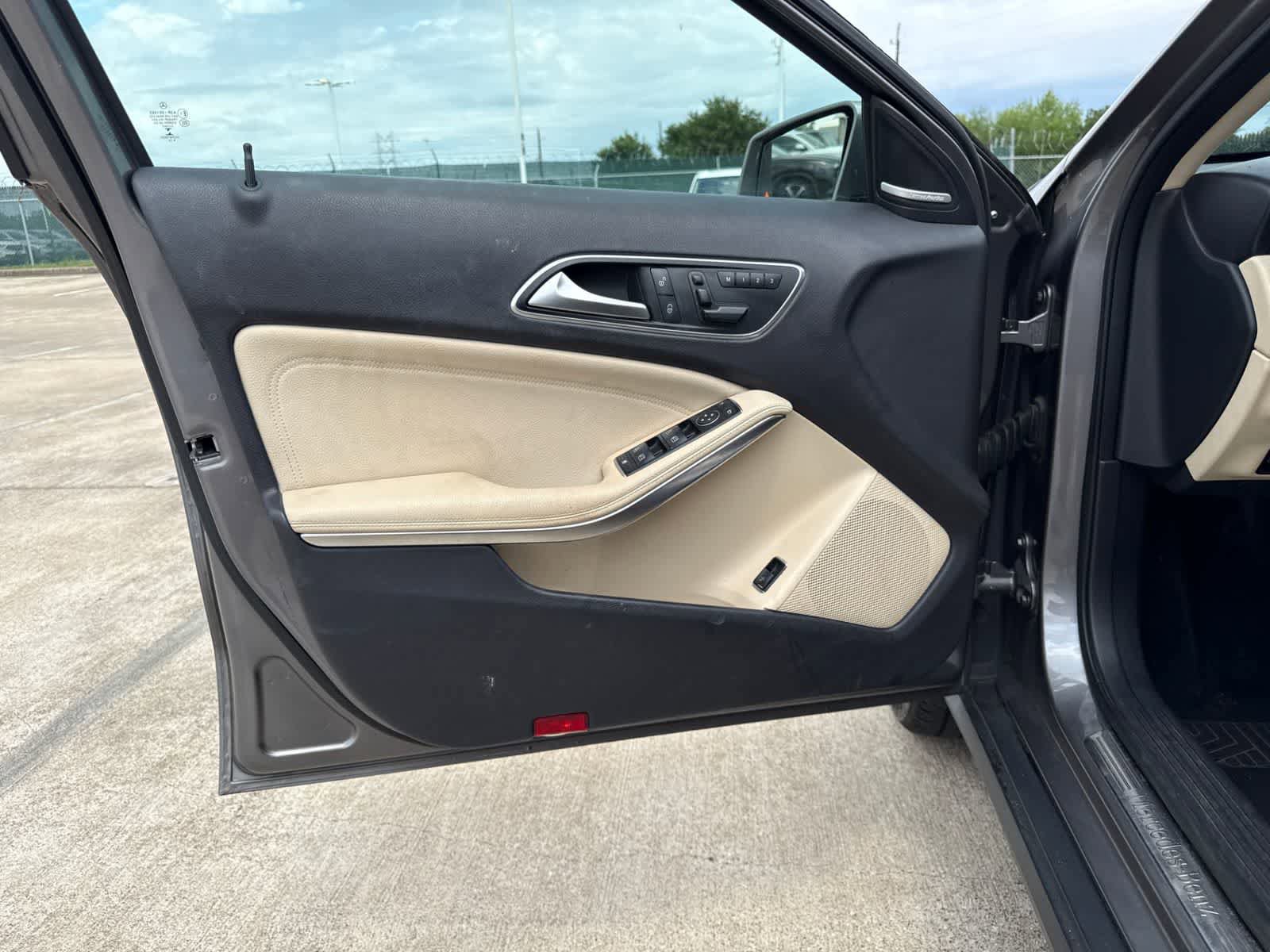 Used 2015 Mercedes-Benz GLA 250 4MATIC image 17
