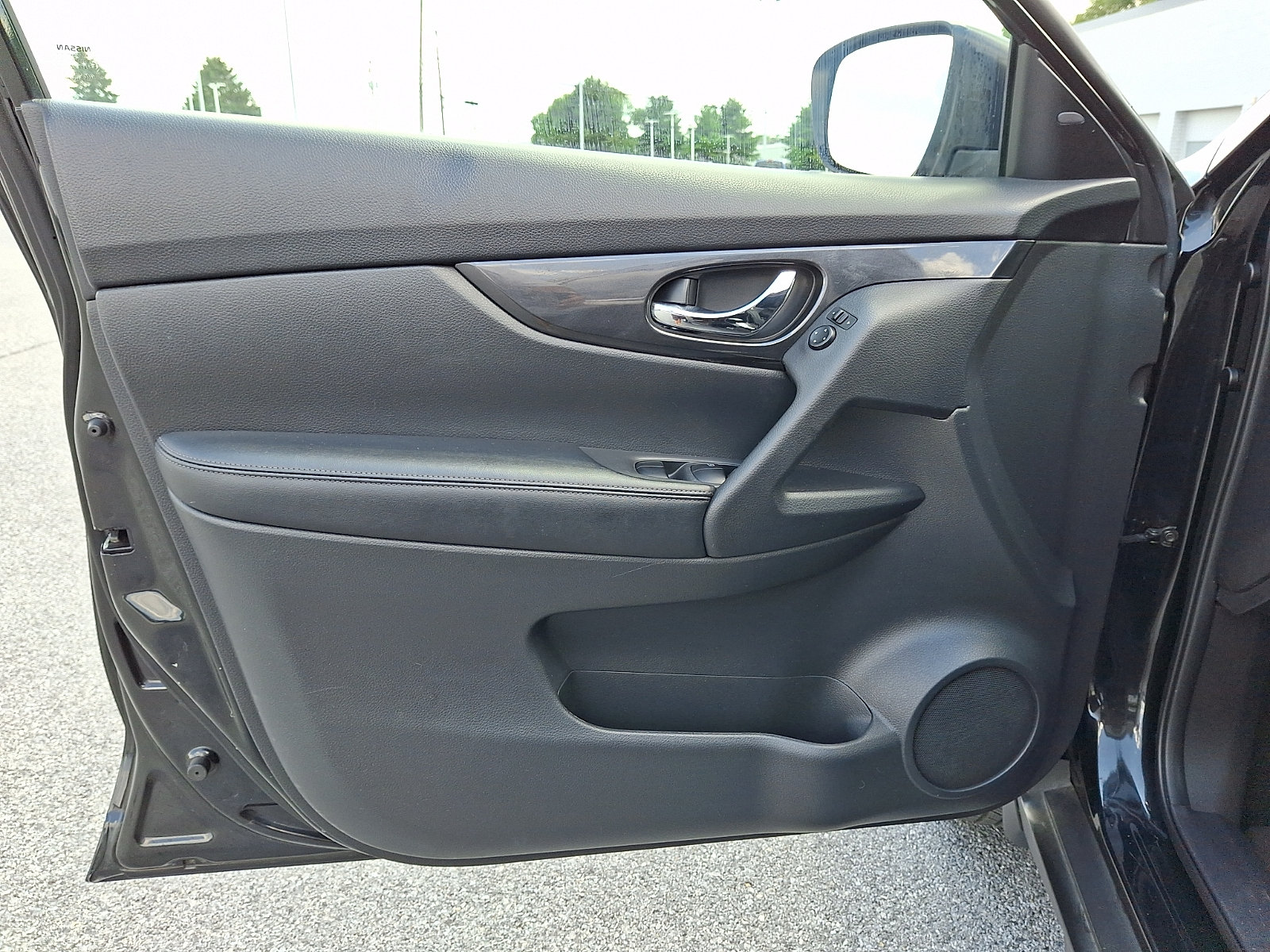 Used 2018 Nissan Rogue SV AWD/4WD image 14