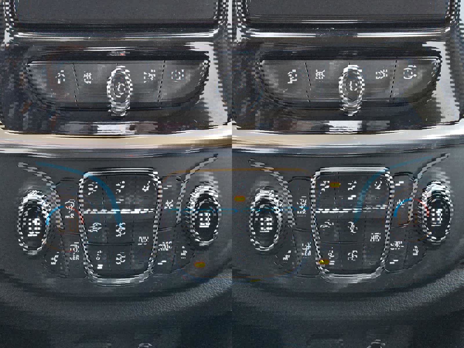 Used 2020 Chevrolet Traverse LT image 14