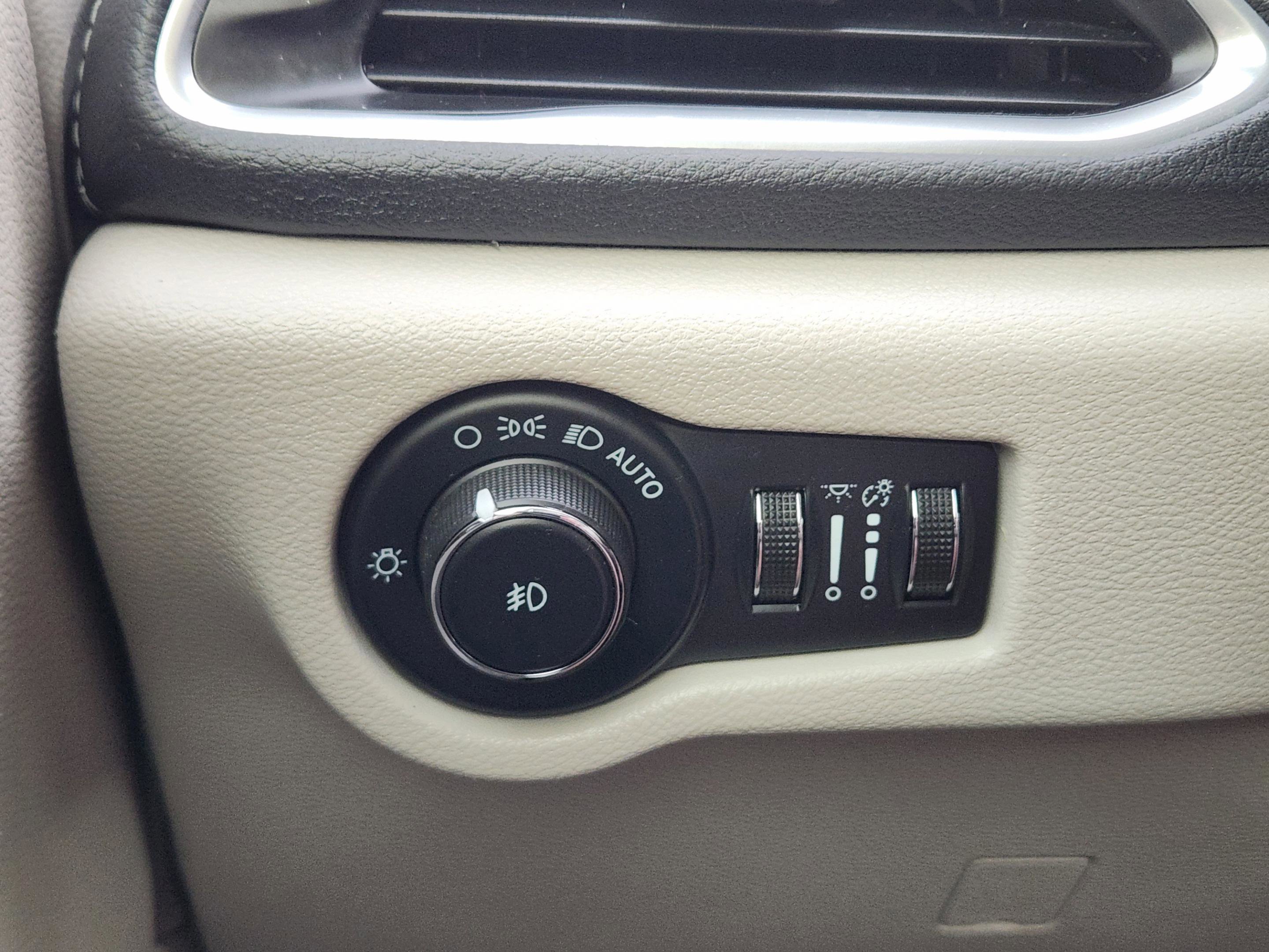 Used 2022 Chrysler Pacifica Limited image 14