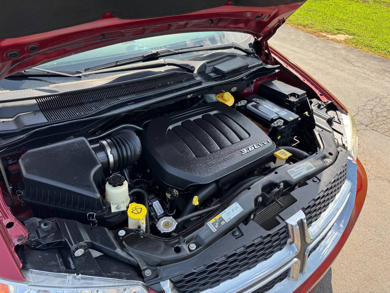 Used 2016 Dodge Grand Caravan SXT FWD image 19