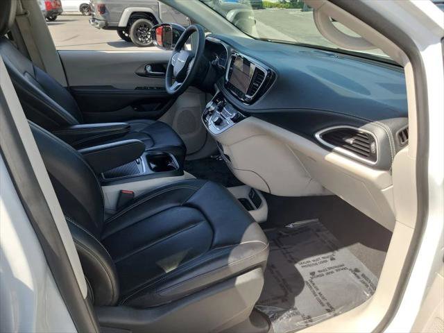 Certified 2024 Chrysler Pacifica Limited FWD image 18