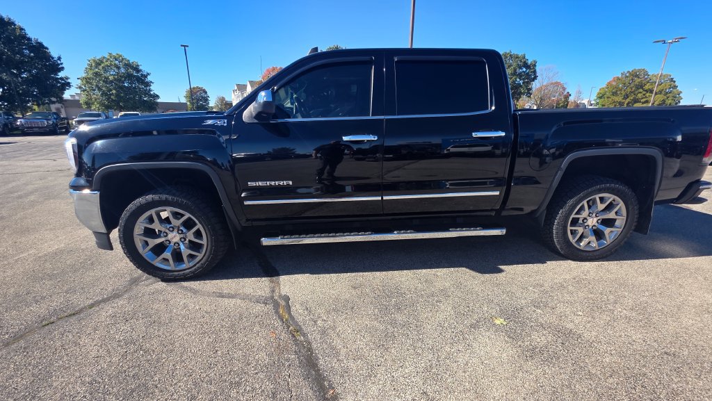 Used 2018 GMC Sierra 1500 SLT w/ SLT Premium Package AWD/4WD image 4
