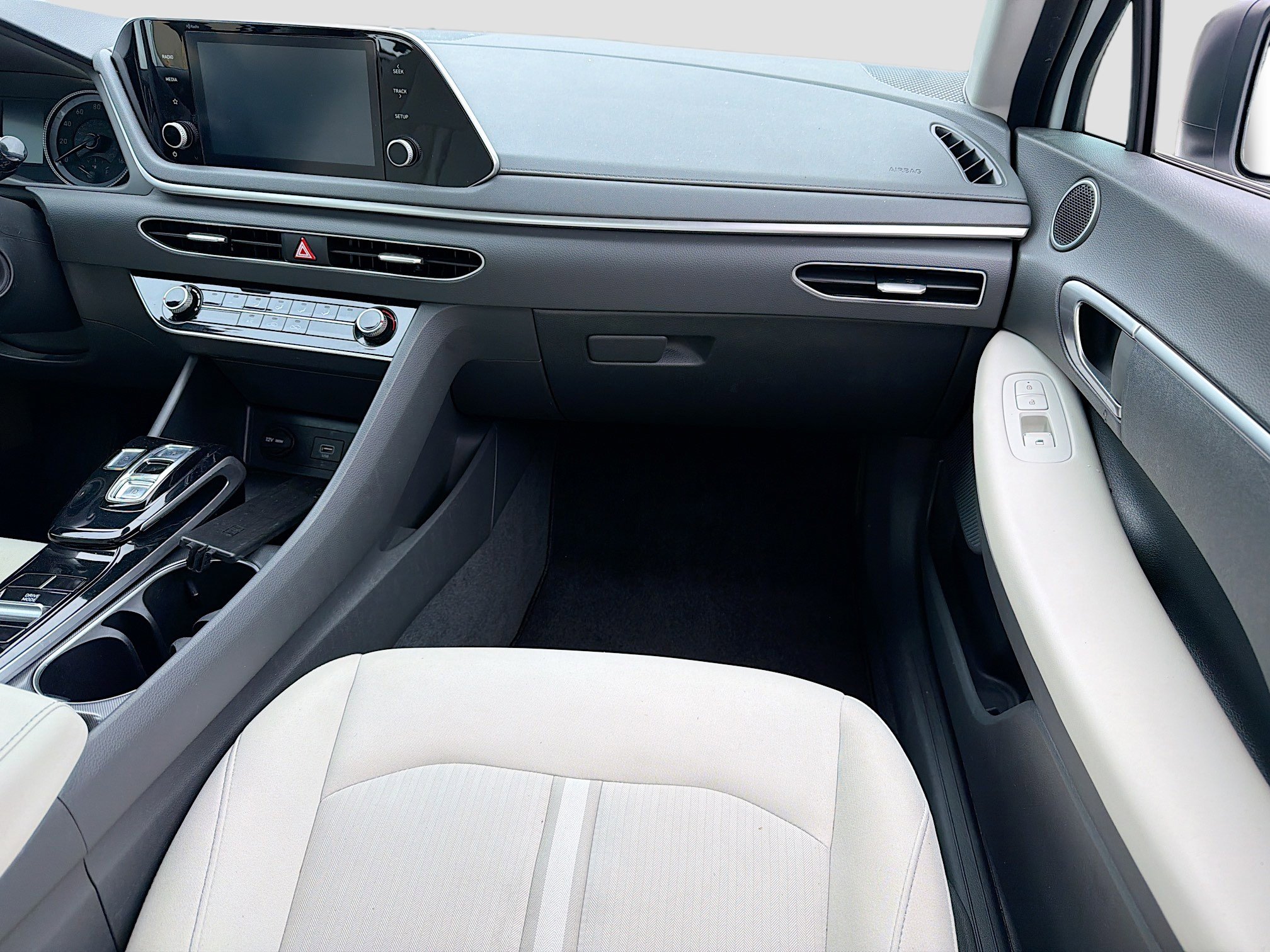 Used 2023 Hyundai Sonata SE w/ Preferred Accessory Package image 16