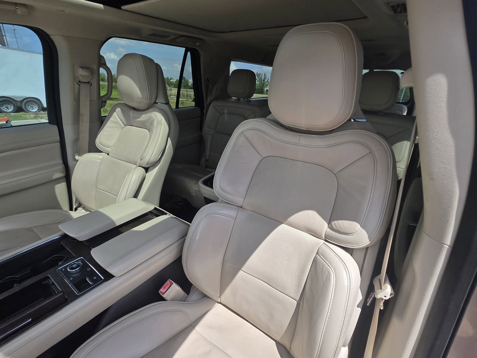 Used 2019 Lincoln Navigator L Reserve image 16