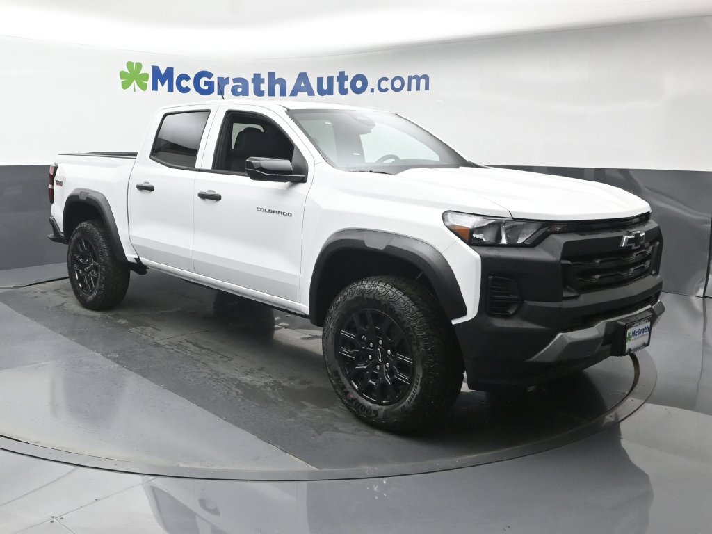 Used 2026 Chevrolet Colorado Trail Boss AWD/4WD image 2